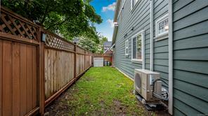 110-724 LARKHALL Rd — listing photo 30 of 35