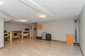 18-4991 Bella Vista Cres — listing photo 37 of 43