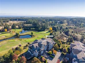 524 3666 Royal Vista Way, Courtenay