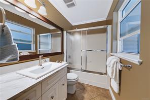 2070 Saras Way — listing photo 14 of 44