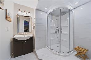 2070 Saras Way — listing photo 25 of 44