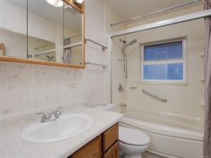 3092 Albany St — listing photo 17 of 25