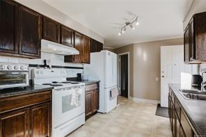 4374 Maitland St — listing photo 15 of 50
