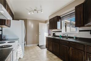 4374 Maitland St — listing photo 16 of 50