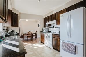 4374 Maitland St — listing photo 17 of 50