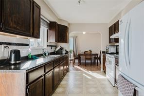 4374 Maitland St — listing photo 18 of 50