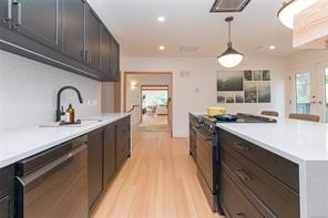 4906 Cordova Bay Rd — listing photo 23 of 63