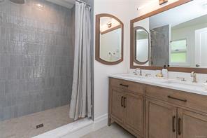 4906 Cordova Bay Rd — listing photo 32 of 63