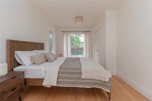 4906 Cordova Bay Rd — listing photo 33 of 63