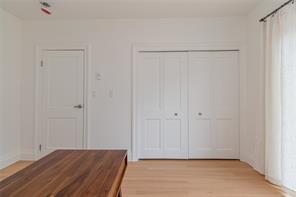 4906 Cordova Bay Rd — listing photo 37 of 63