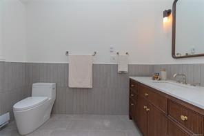 4906 Cordova Bay Rd — listing photo 38 of 63