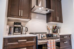398 Bonaparte St — listing photo 15 of 54