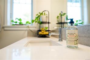398 Bonaparte St — listing photo 30 of 54