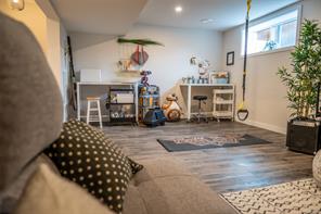 398 Bonaparte St — listing photo 43 of 54