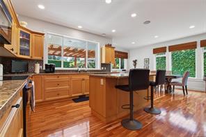 3192 Gibbins Rd — listing photo 15 of 64