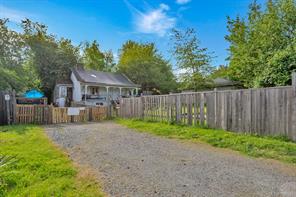 $599,900 - 307 Holly Ave<br>Nanaimo, British Columbia, V9S 3M3