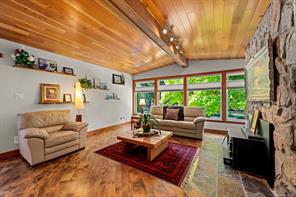 3742 James Cres — listing photo 19 of 56