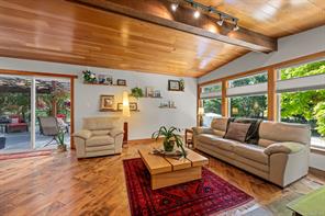 3742 James Cres — listing photo 20 of 56