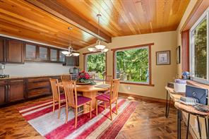 3742 James Cres — listing photo 25 of 56