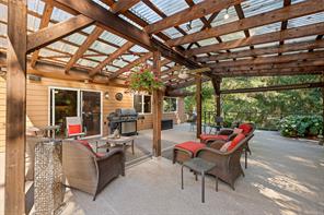 3742 James Cres — listing photo 29 of 56