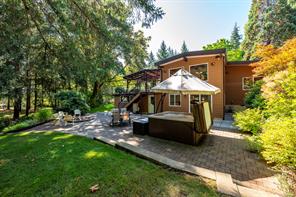3742 James Cres — listing photo 32 of 56