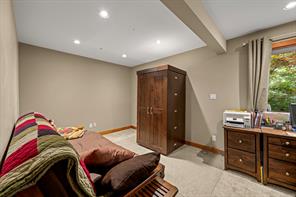 3742 James Cres — listing photo 38 of 56