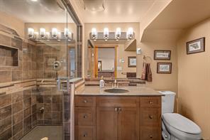 3742 James Cres — listing photo 41 of 56