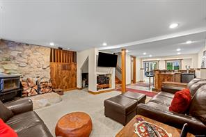 3742 James Cres — listing photo 44 of 56