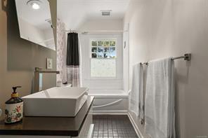 5-1715 Rockland Ave — listing photo 17 of 35
