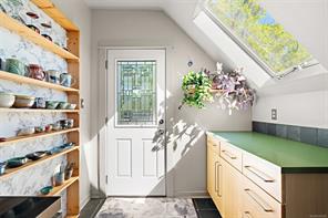 5-1715 Rockland Ave — listing photo 22 of 35