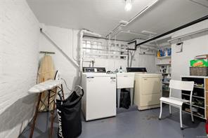 5-1715 Rockland Ave — listing photo 28 of 35