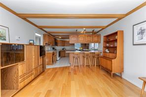 3673 Arbutus Dr — listing photo 20 of 85