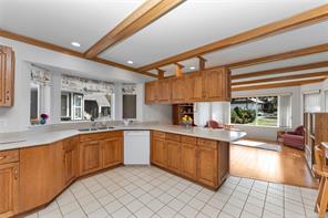 3673 Arbutus Dr — listing photo 24 of 85