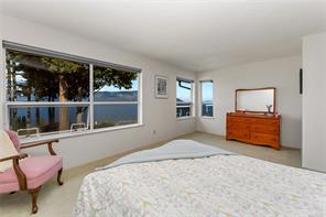 3673 Arbutus Dr — listing photo 30 of 85