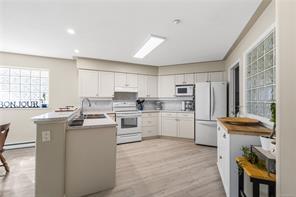 303-350 South Island Hwy — listing photo 19 of 49
