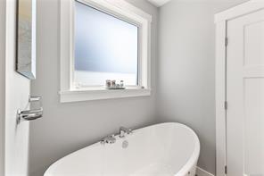 711 Salal St — listing photo 26 of 46