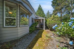 476 Qualicum Rd — listing photo 23 of 38