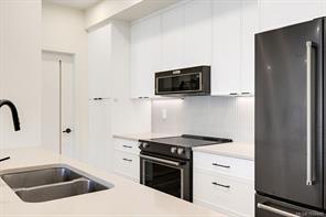 504-610 Lampson St — listing photo 17 of 38