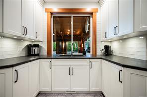 677 Windsor Pl — listing photo 20 of 67