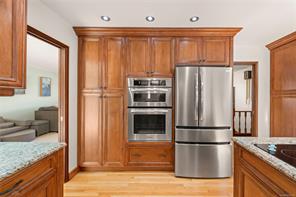 438 Davis Rd — listing photo 13 of 97