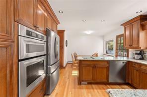438 Davis Rd — listing photo 14 of 97