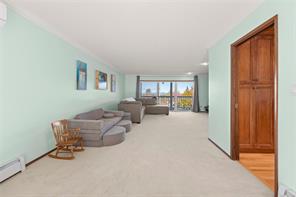 438 Davis Rd — listing photo 15 of 97