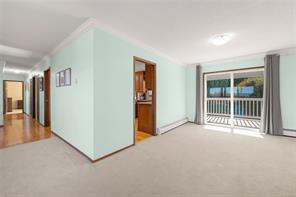 438 Davis Rd — listing photo 16 of 97