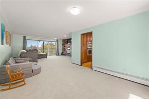 438 Davis Rd — listing photo 17 of 97