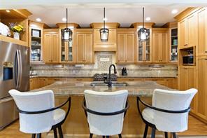844 Mulholland Dr — listing photo 17 of 45