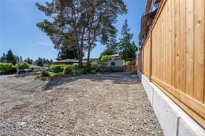 914 McNaughton Ave — listing photo 13 of 22