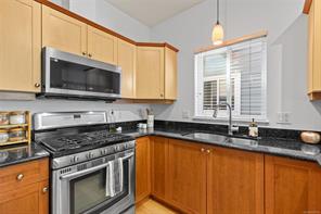 4 Newstead Cres — listing photo 17 of 47