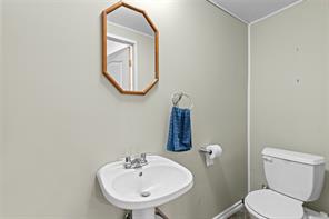 4 Newstead Cres — listing photo 32 of 47