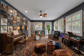 464 Quatsino Rd — listing photo 18 of 36
