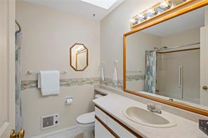 464 Quatsino Rd — listing photo 21 of 36